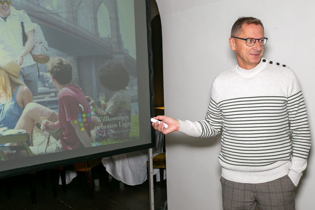 Vortrag des Geschäftsführers Deutsches Weininstitut im Hyatt Mainz am 30. Okt. 2024 - Foto: © Henning Fox, Mainz